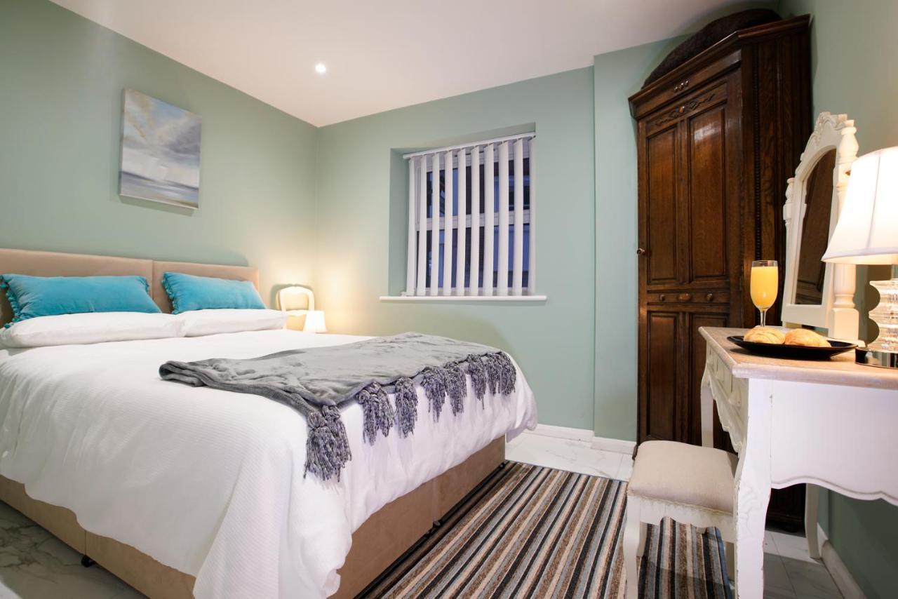 Seafarer'S View - 6 Bedroom Townhouse In Cowes, Parking & Seaviews. 카우즈 외부 사진