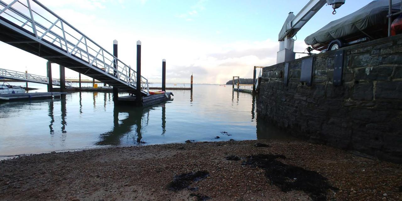 Seafarer'S View - 6 Bedroom Townhouse In Cowes, Parking & Seaviews. 카우즈 외부 사진