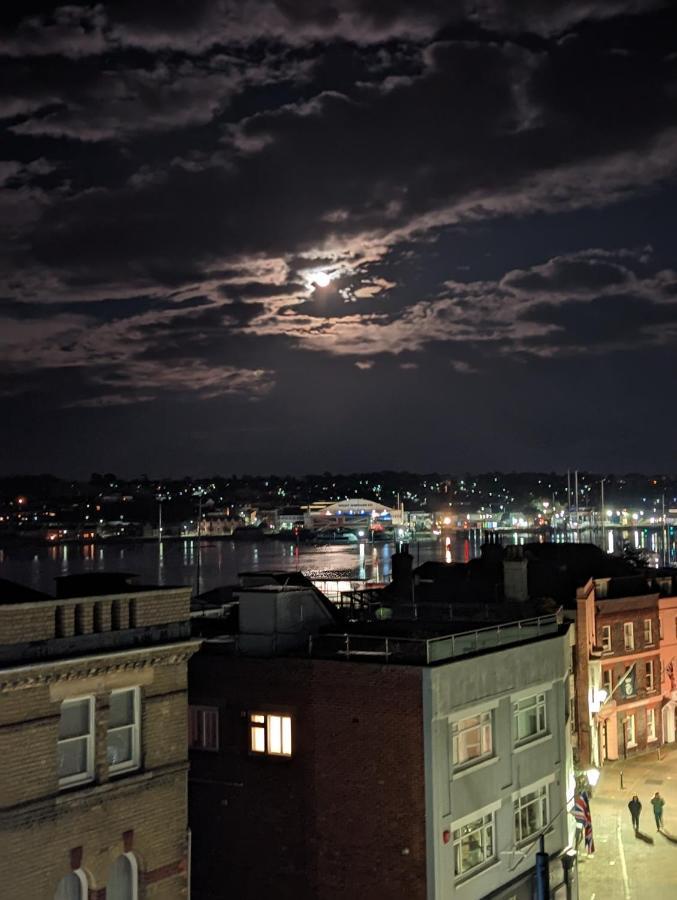 Seafarer'S View - 6 Bedroom Townhouse In Cowes, Parking & Seaviews. 카우즈 외부 사진