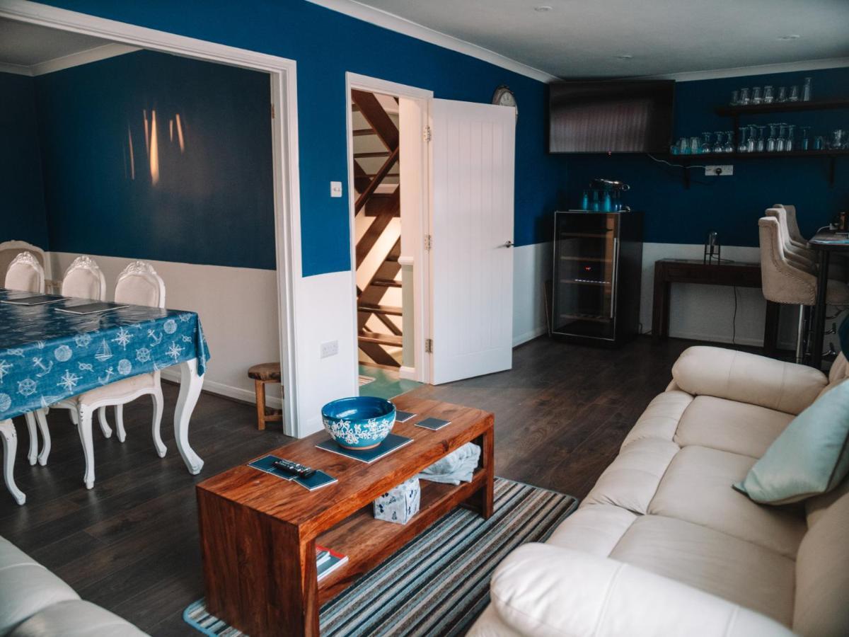 Seafarer'S View - 6 Bedroom Townhouse In Cowes, Parking & Seaviews. 카우즈 외부 사진